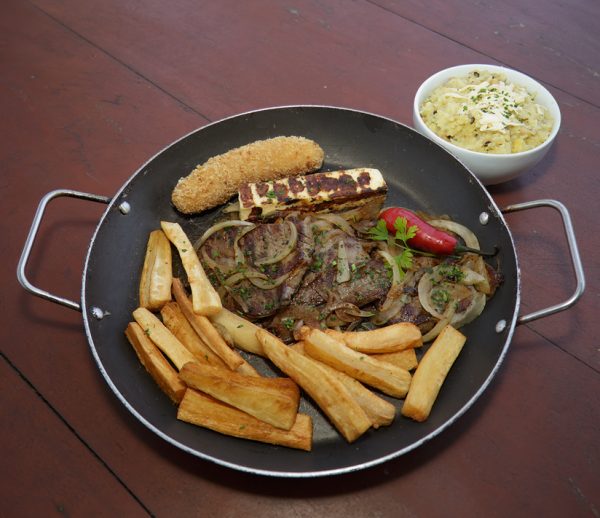 Praia, comida e diversão - Carne de Sol Atlantidz + 02 pulseiras de acesso à piscina de De R$ 189,90 por apenas R$ 119,90 no Complexo Atlantidz. - Imagem 2