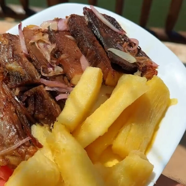 Carne de Sol de Caicó com Arroz e macaxeira + 2 Pulseiras do Espaço Kids de R$159,90 por apenas R$99,90. - Imagem 5