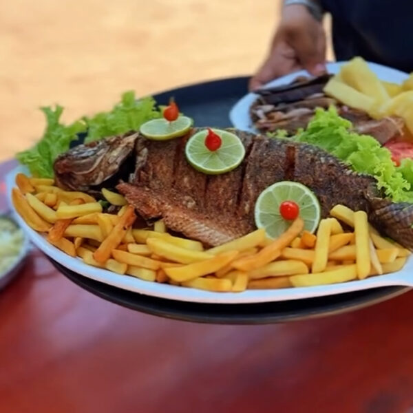 Tilápia Completa com Fritas e Baião + 2 Pulseiras do Espaço Kids de R$159,90 por apenas R$99,90. - Imagem 3