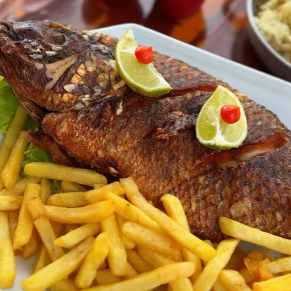 Tilápia Completa com Fritas e Baião + 2 Pulseiras do Espaço Kids de R$159,90 por apenas R$99,90. - Imagem 4